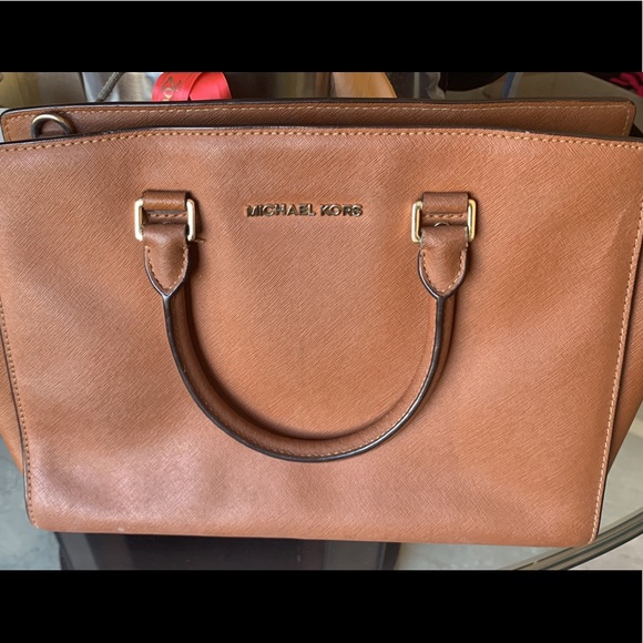 MICHAEL KORS: Selma Large Leather bag. Rich brown w gold trimmings. CODED - Picture 3 of 11